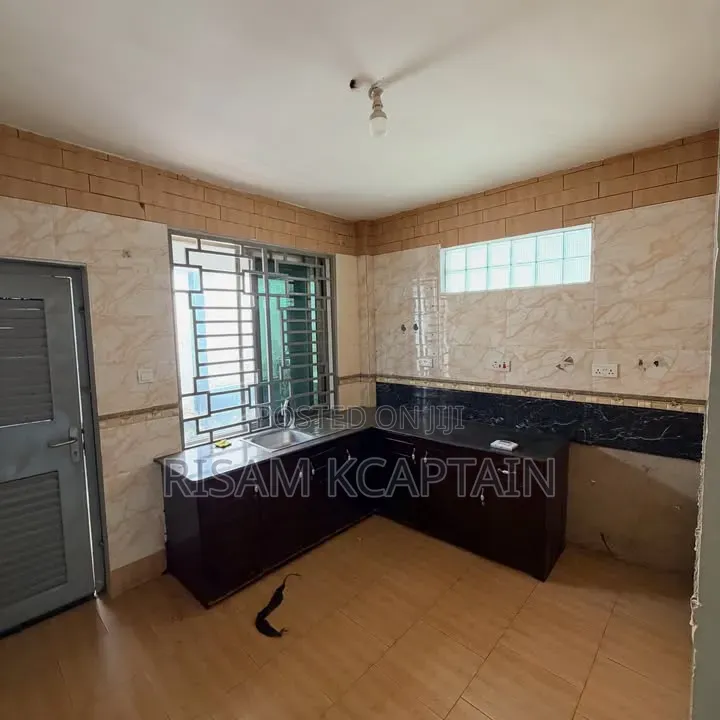 5bdrm House in Dalali Makini, Bunju for sale