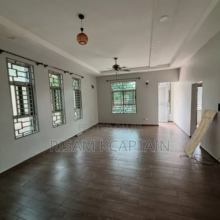 5bdrm House in Dalali Makini, Bunju for sale
