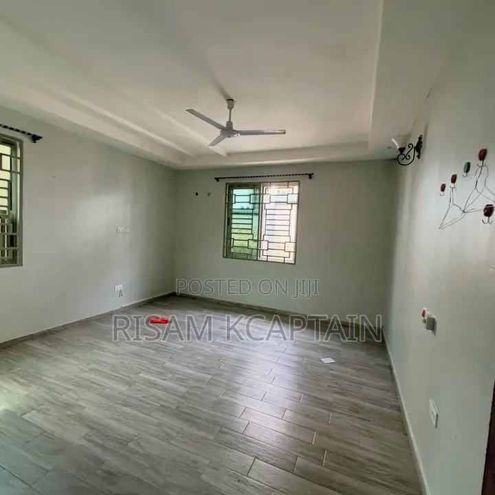 5bdrm House in Dalali Makini, Bunju for sale