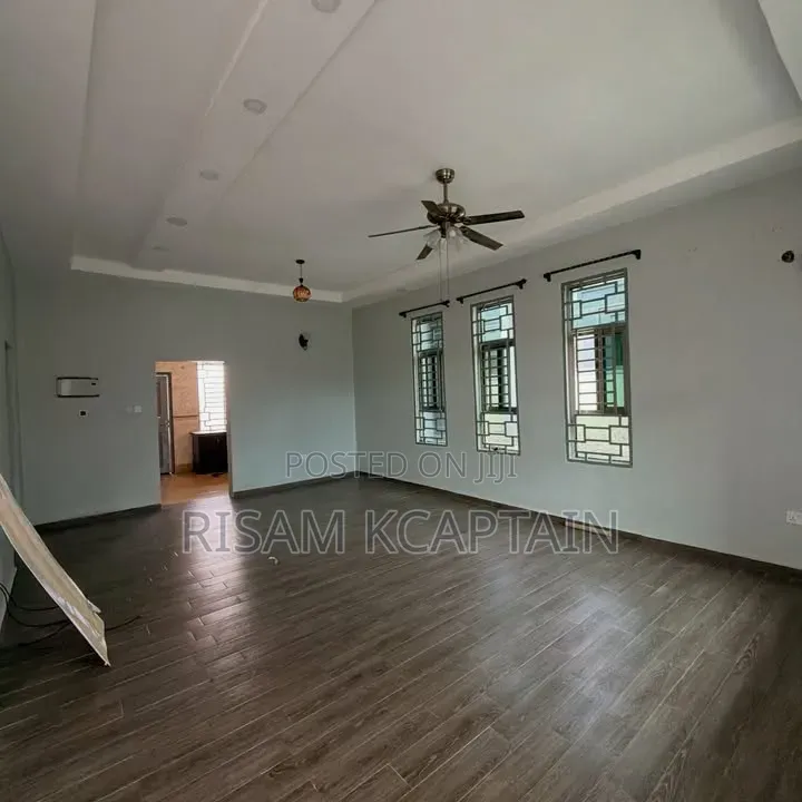 5bdrm House in Dalali Makini, Bunju for sale