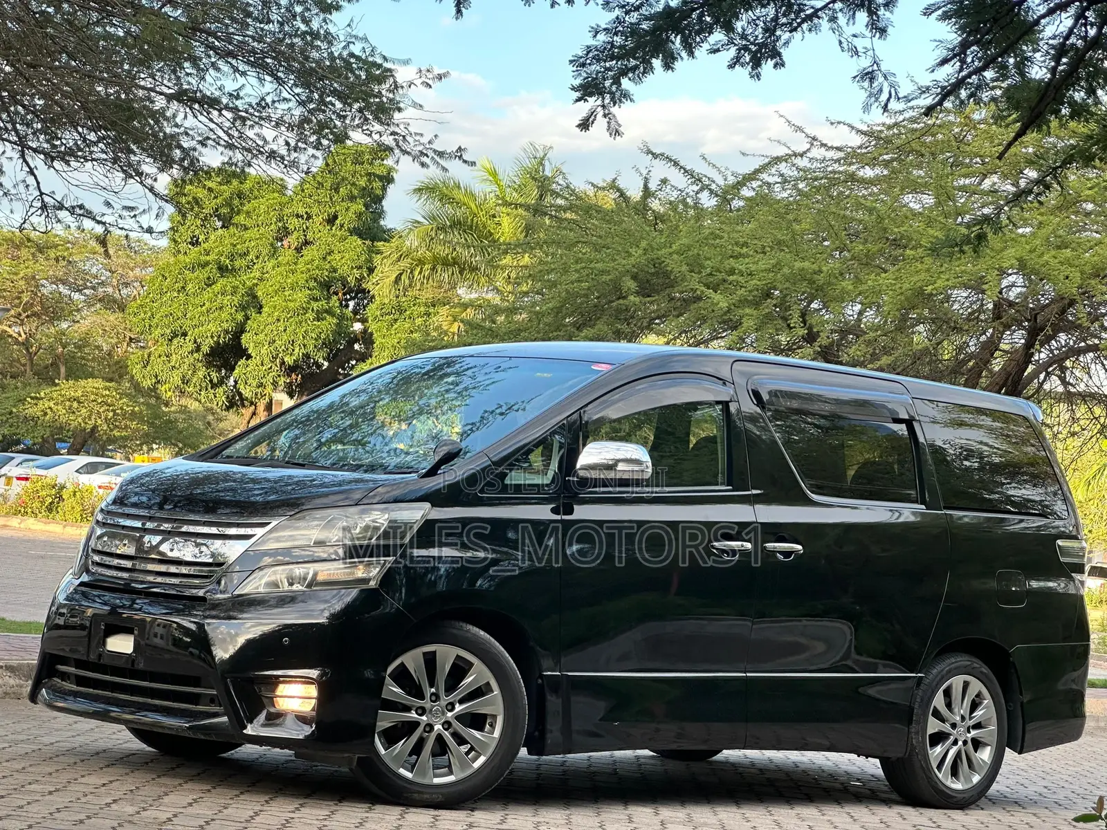 Toyota Vellfire 2010 Black