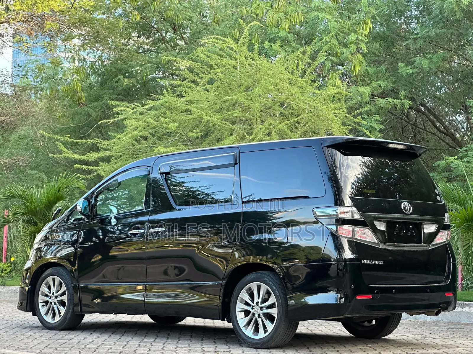 Toyota Vellfire 2010 Black