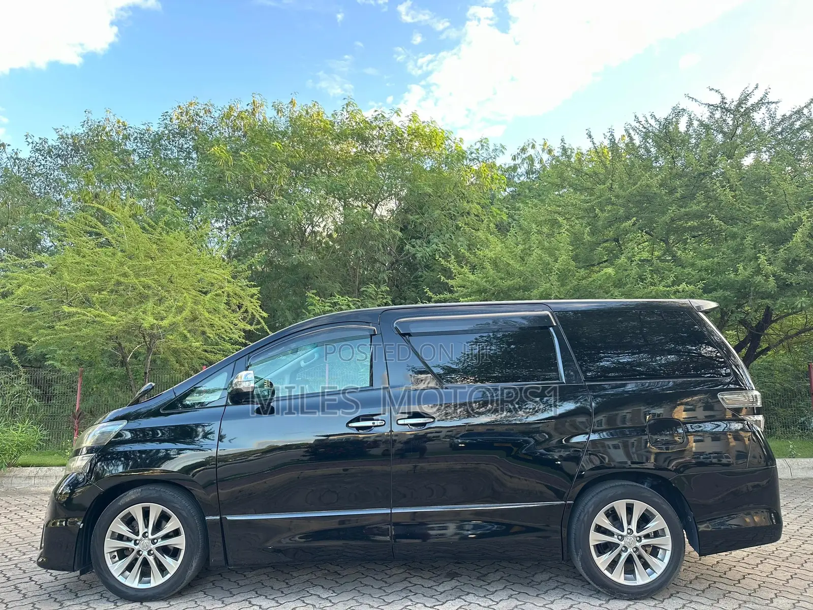 Toyota Vellfire 2010 Black