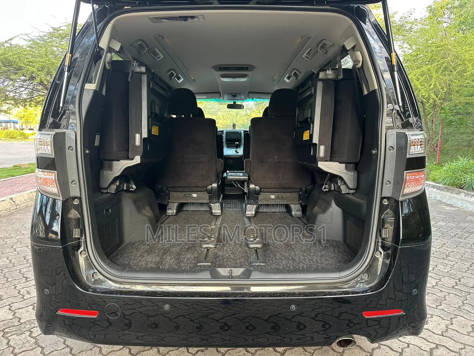 Toyota Vellfire 2010 Black