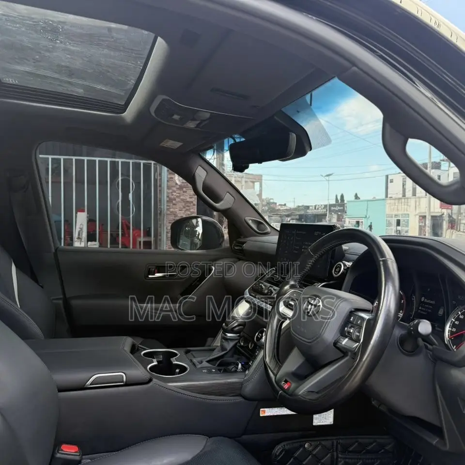 Toyota Land Cruiser LC300 2023 Black