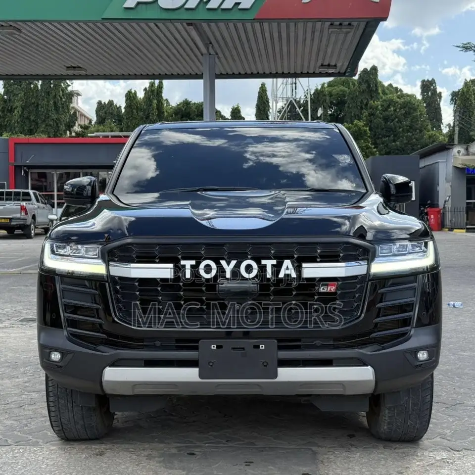 Toyota Land Cruiser LC300 2023 Black