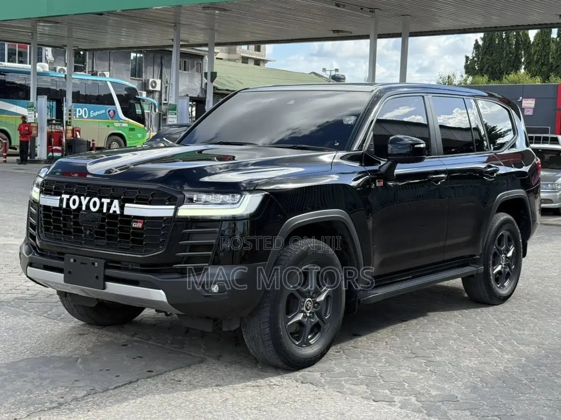 Toyota Land Cruiser LC300 2023 Black