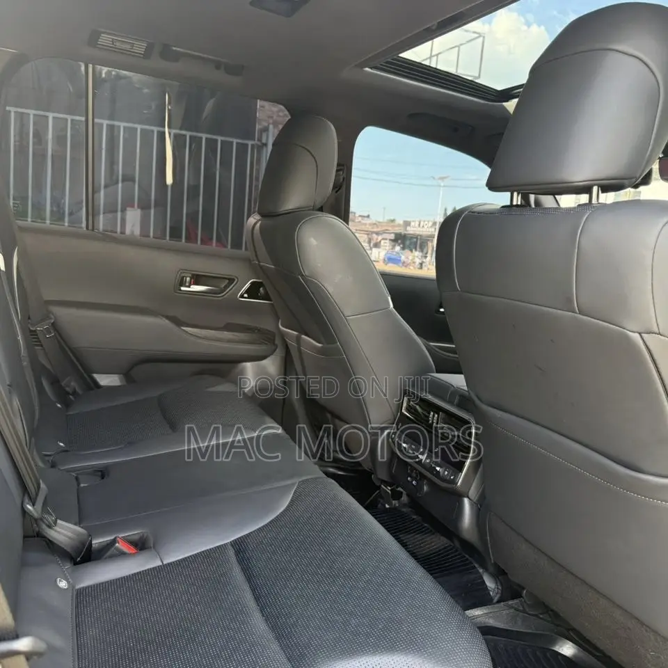 Toyota Land Cruiser LC300 2023 Black