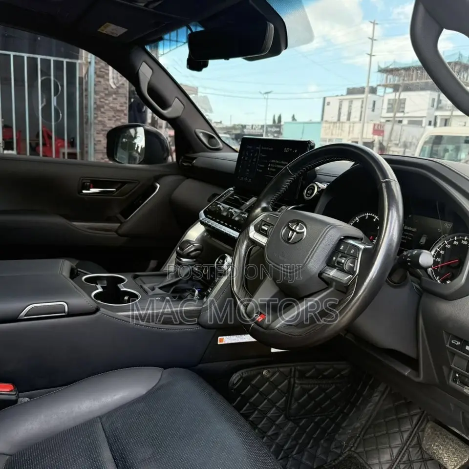 Toyota Land Cruiser LC300 2023 Black