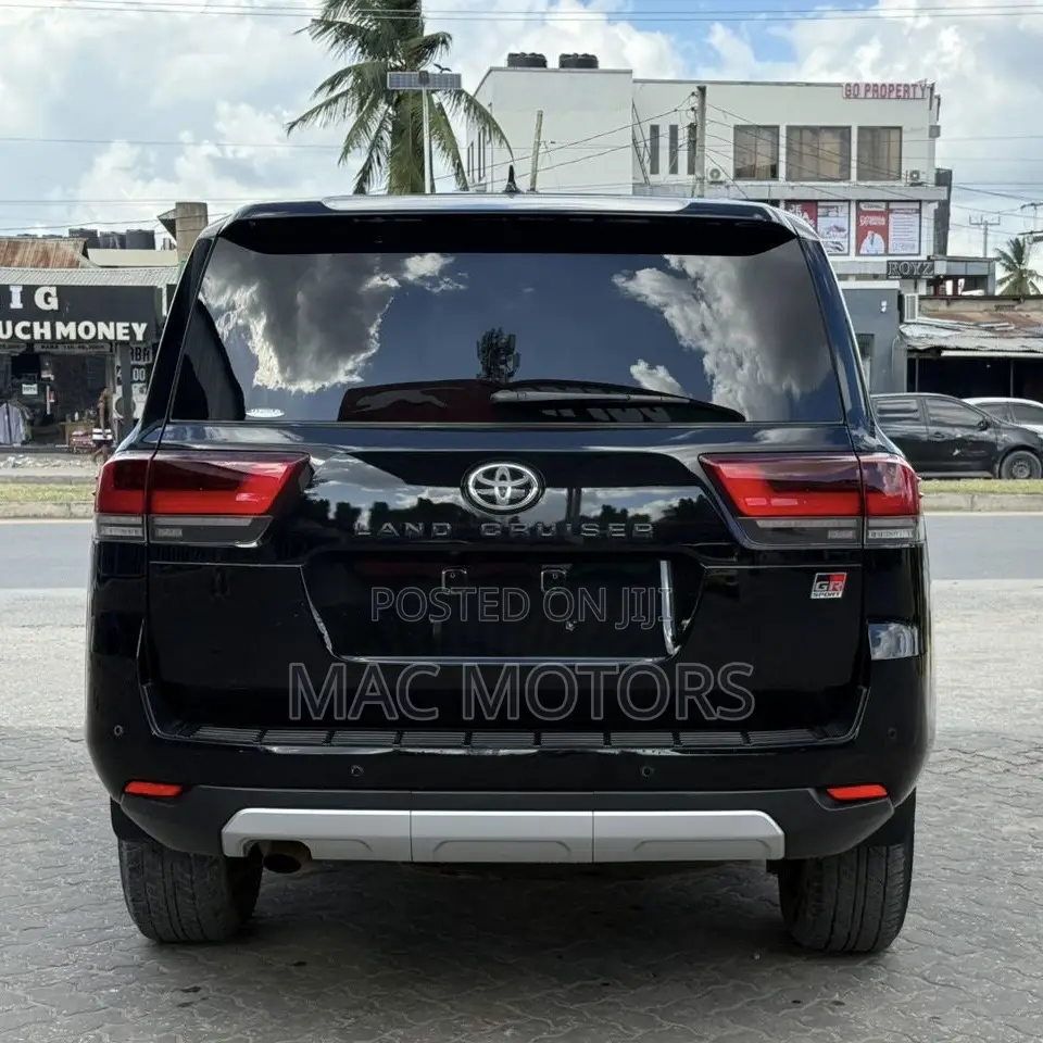 Toyota Land Cruiser LC300 2023 Black
