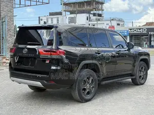 Toyota Land Cruiser LC300 2023 Black