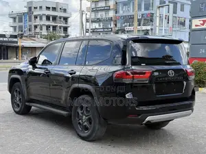 Toyota Land Cruiser LC300 2023 Black