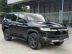 Toyota Land Cruiser LC300 2023 Black