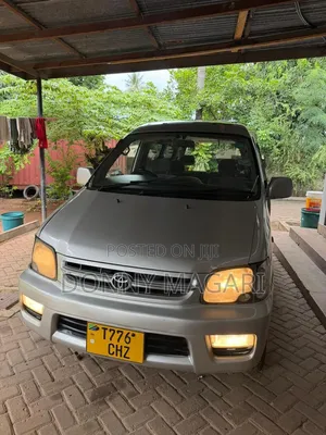 Toyota Noah 2.0 AWD (8 Seater) 2001 Silver