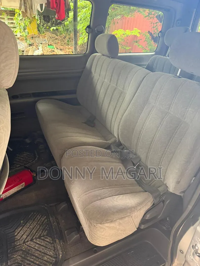 Toyota Noah 2.0 AWD (8 Seater) 2001 Silver