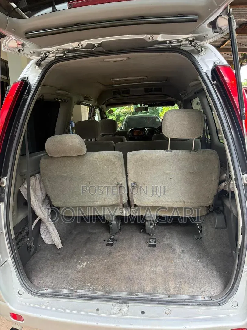 Toyota Noah 2.0 AWD (8 Seater) 2001 Silver