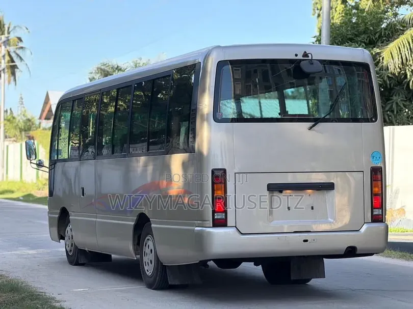 Nissan Civilian 2004 Beige