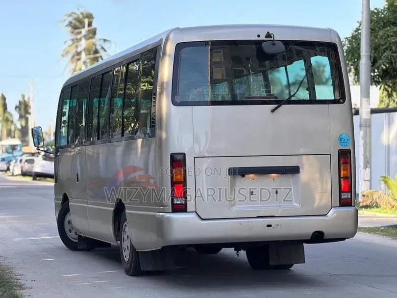Nissan Civilian 2004 Beige