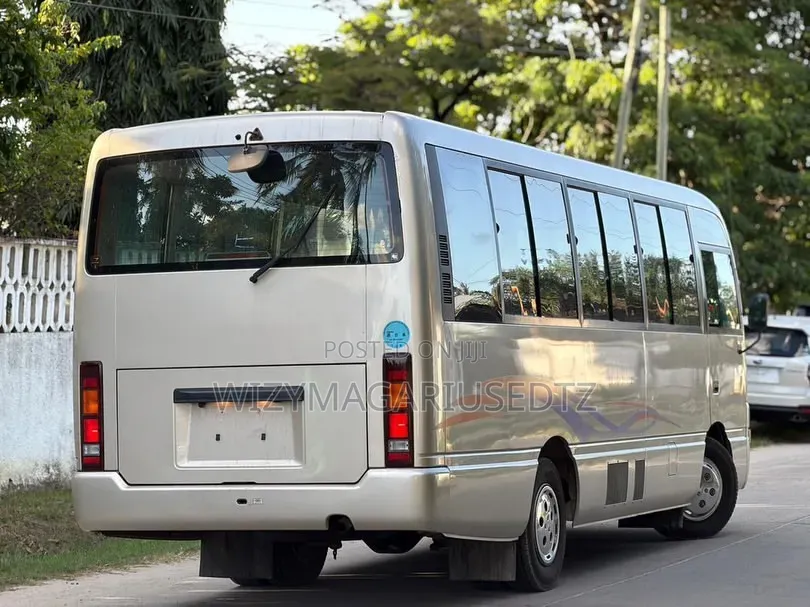 Nissan Civilian 2004 Beige