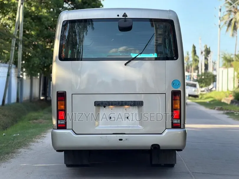 Nissan Civilian 2004 Beige