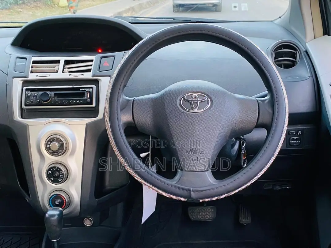 Toyota Vitz 1.3 AWD 5dr 2006 Silver