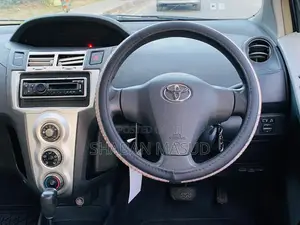 Toyota Vitz 1.3 AWD 5dr 2006 Silver