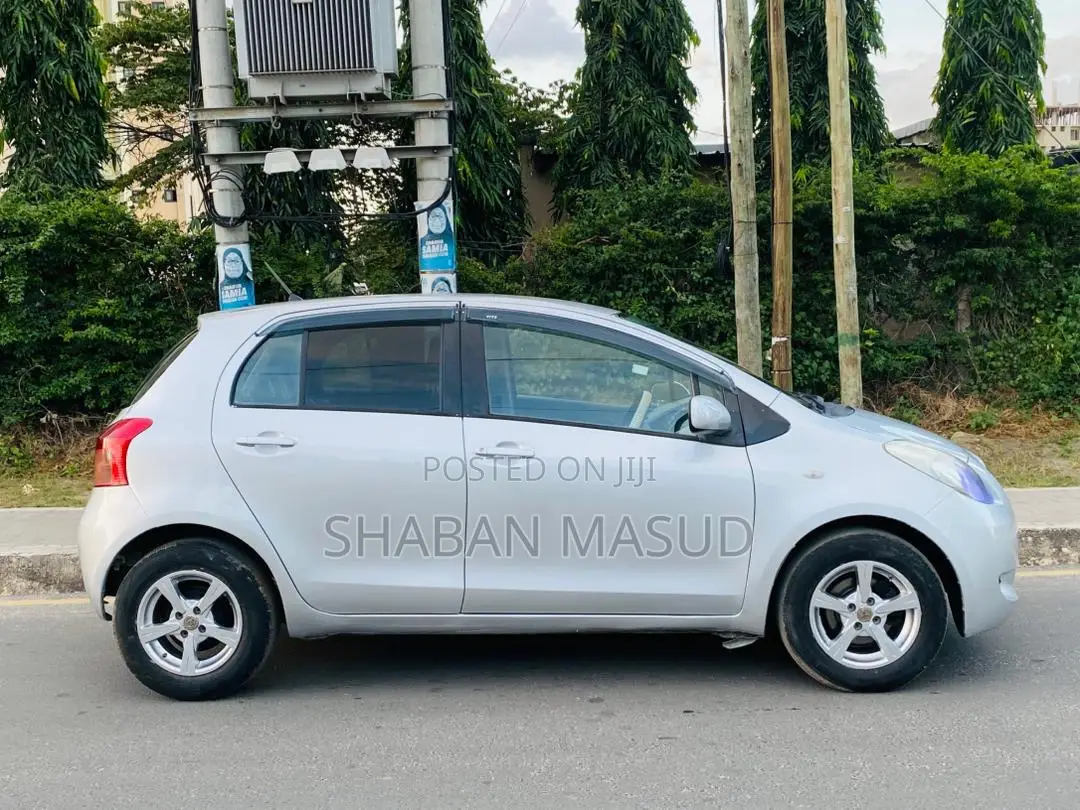 Toyota Vitz 1.3 AWD 5dr 2006 Silver
