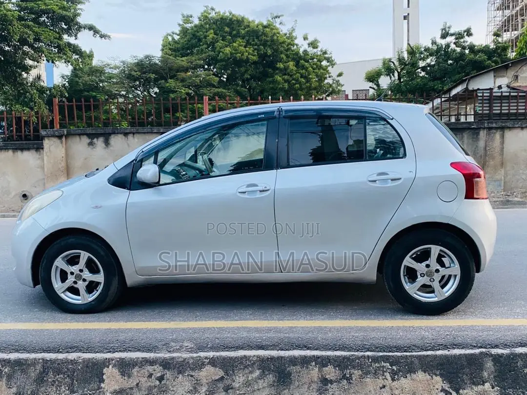 Toyota Vitz 1.3 AWD 5dr 2006 Silver
