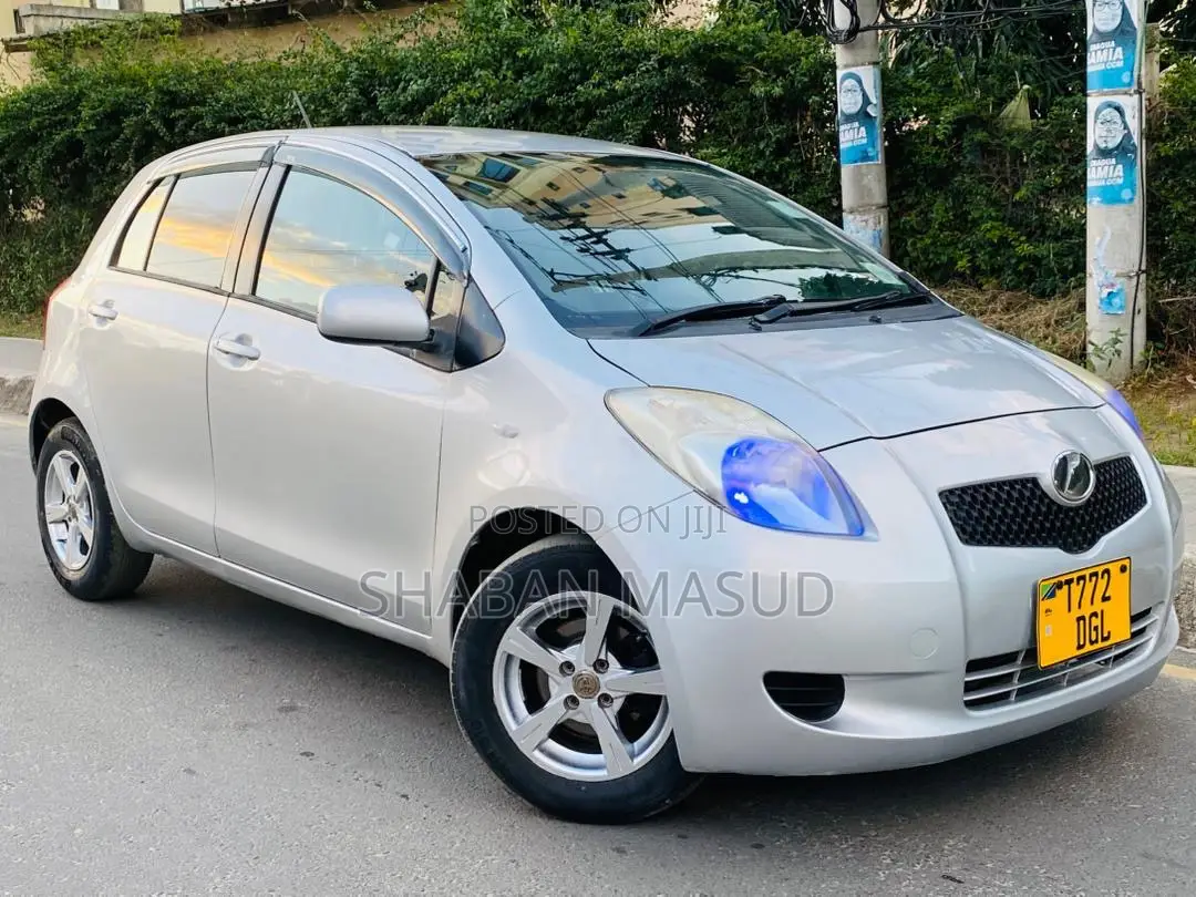 Toyota Vitz 1.3 AWD 5dr 2006 Silver