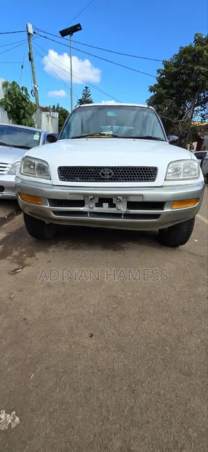 Toyota RAV4 Base FWD 1999 Silver