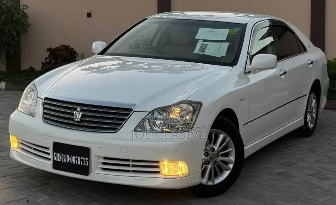 Toyota Crown Majesta 4.3 AWD 2008 White