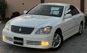 Toyota Crown Majesta 4.3 AWD 2008 White