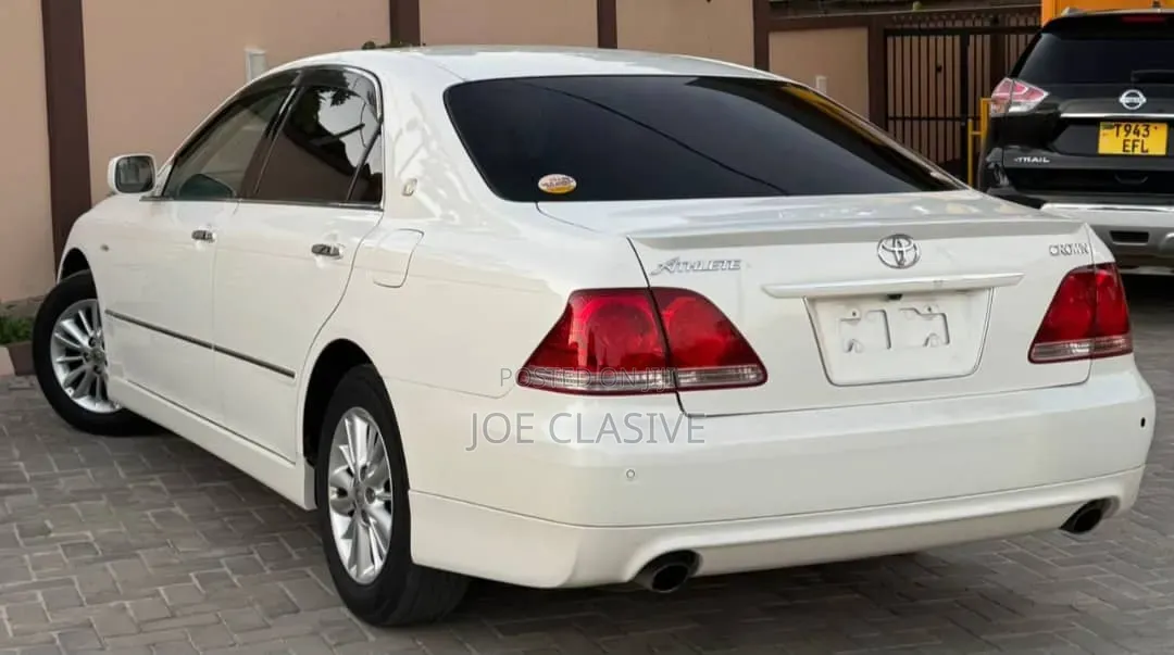 Toyota Crown Majesta 4.3 AWD 2008 White