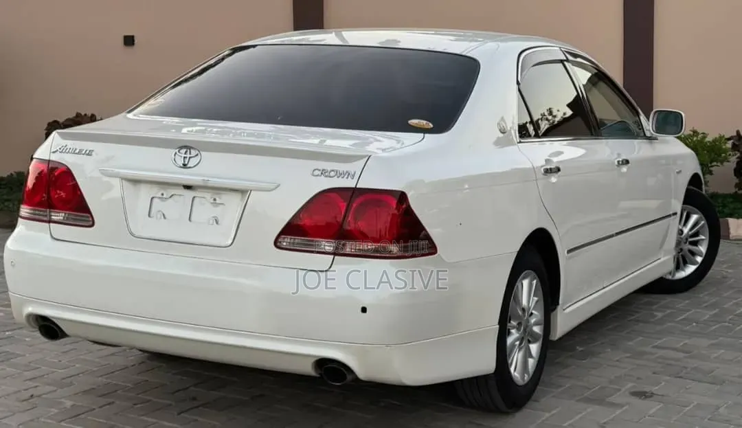 Toyota Crown Majesta 4.3 AWD 2008 White