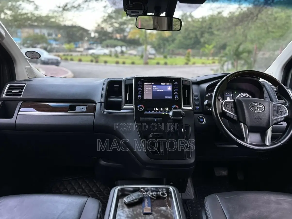 Toyota Quantum 2019 Silver
