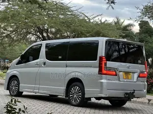 Toyota Quantum 2019 Silver