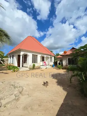 3bdrm House in Kwa Mathias, Maili Mmoja for sale