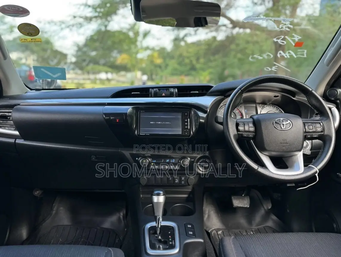 Toyota Hilux 2021 Gray