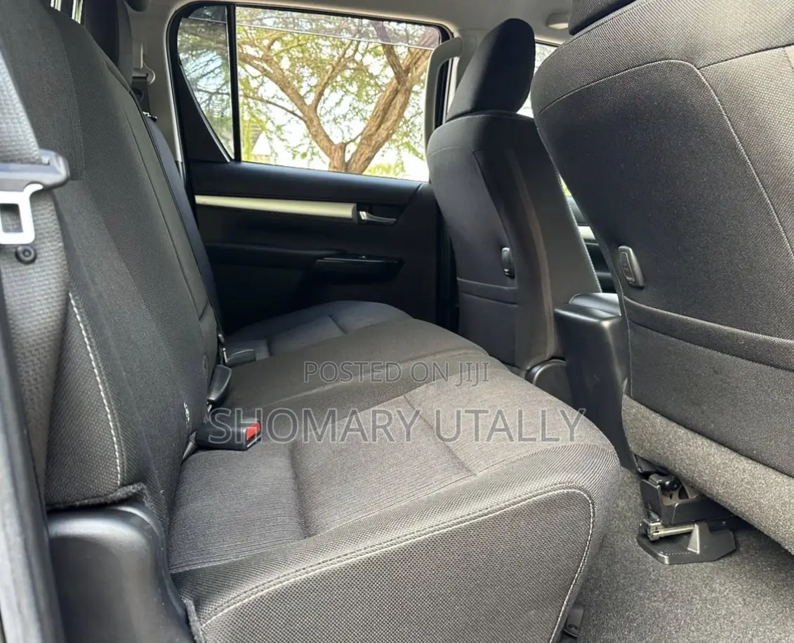 Toyota Hilux 2021 Gray