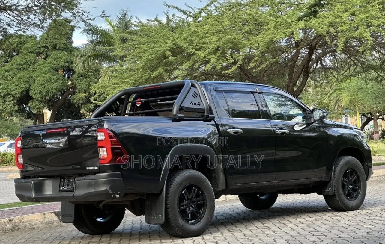 Toyota Hilux 2021 Gray