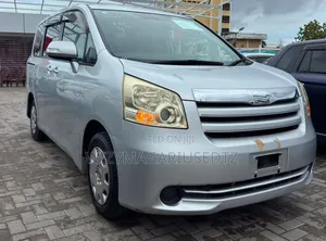 Toyota Noah 2009 Silver
