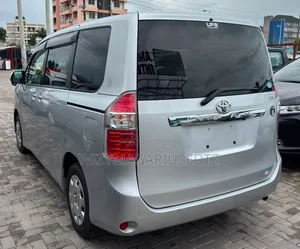 Toyota Noah 2009 Silver