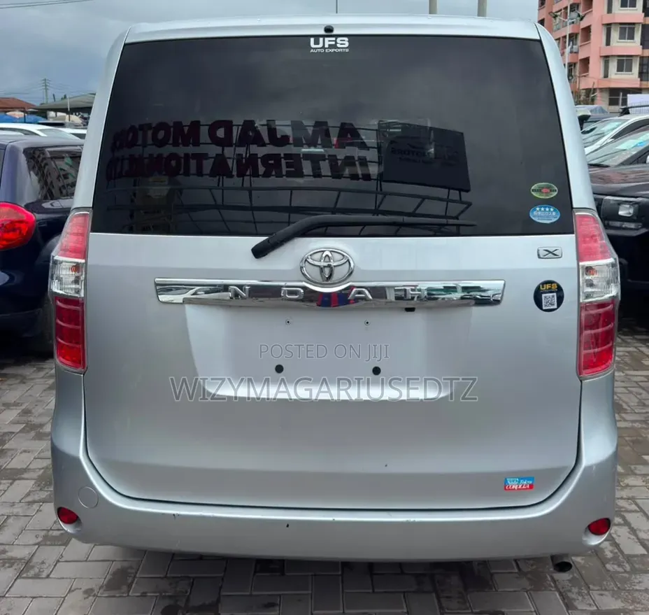Toyota Noah 2009 Silver