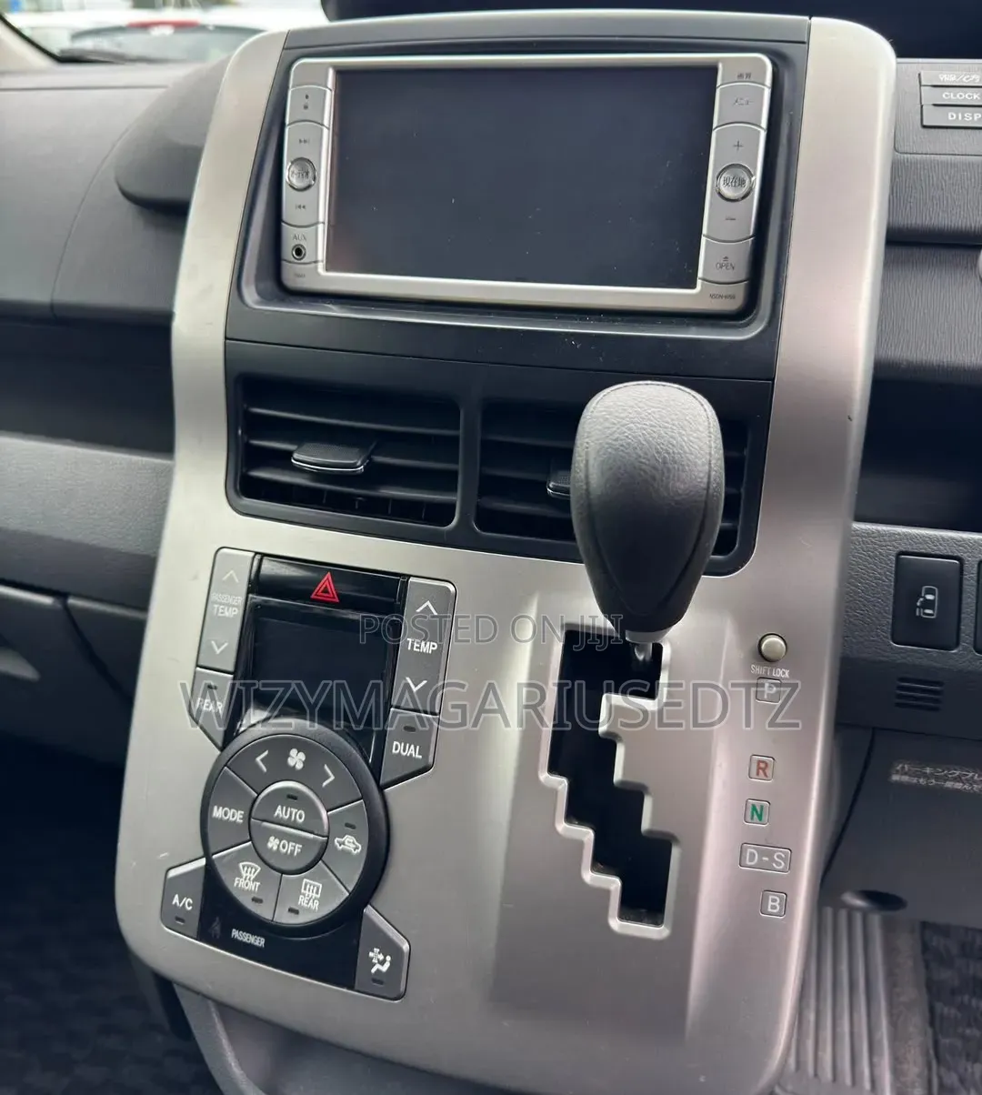 Toyota Noah 2009 Silver