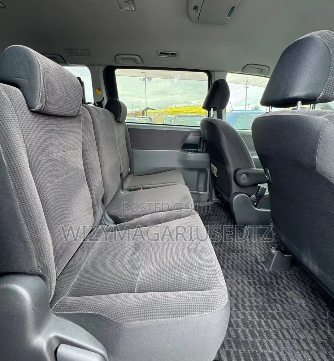 Toyota Noah 2009 Silver
