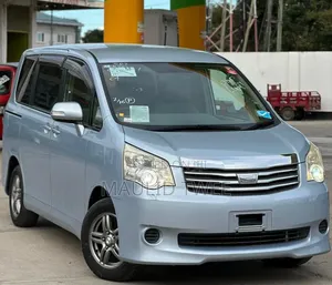 Toyota Noah 2011 Blue
