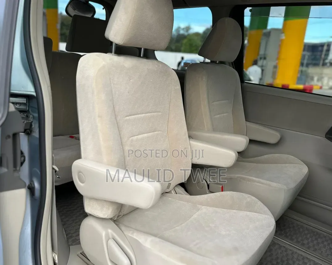Toyota Noah 2011 Blue