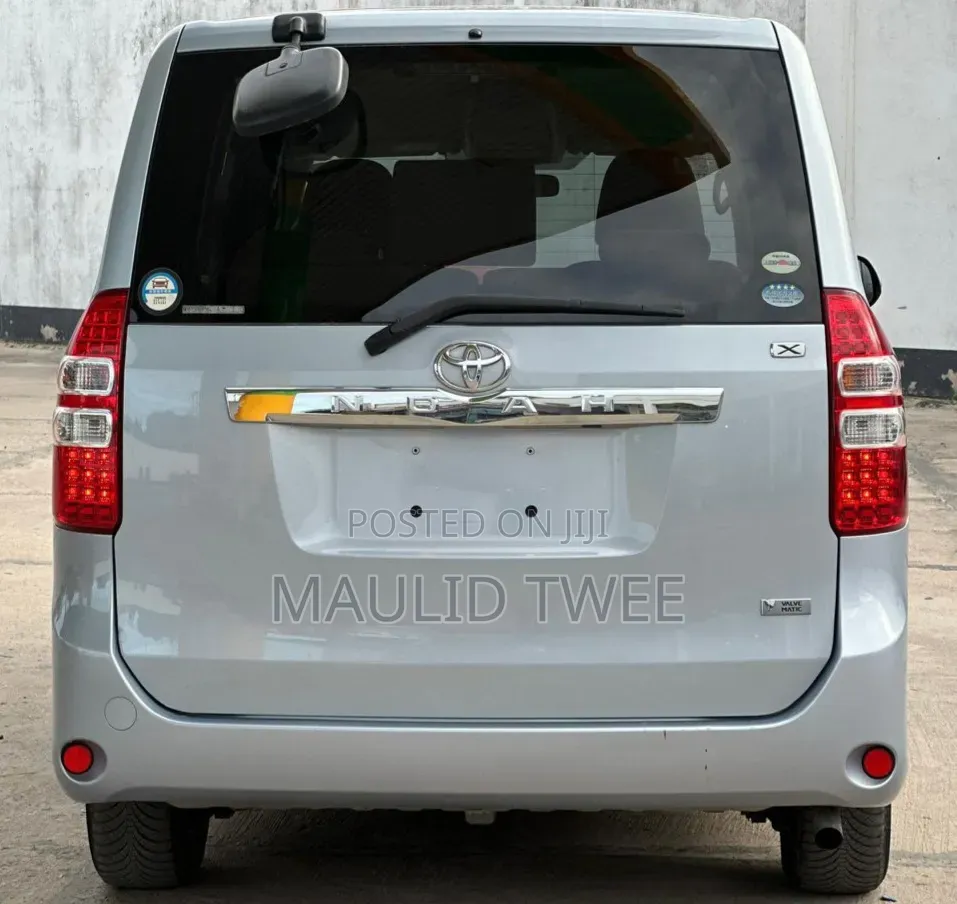 Toyota Noah 2011 Blue