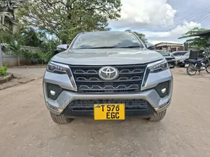 Toyota Fortuner 2022 Gray