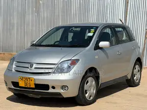 Toyota IST 2004 Silver